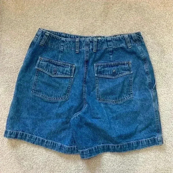 Jones New York sport high rise jean shorts in size 10P - Picture 2 of 3